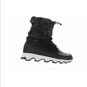 Sorel Kinetic Boots, size 8, black and white